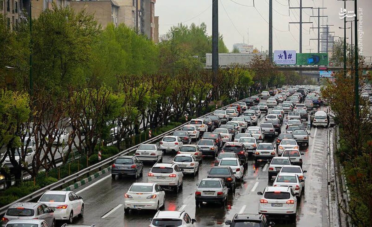 تاثیر بارش بر ترافیک پایتخت/ ترافیک به سمت مرکزشهر روان است