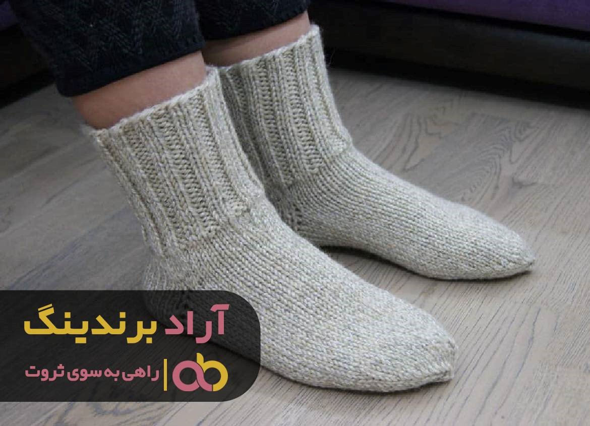 جوراب ثروت را در جعبه کادو به من هدیه داد