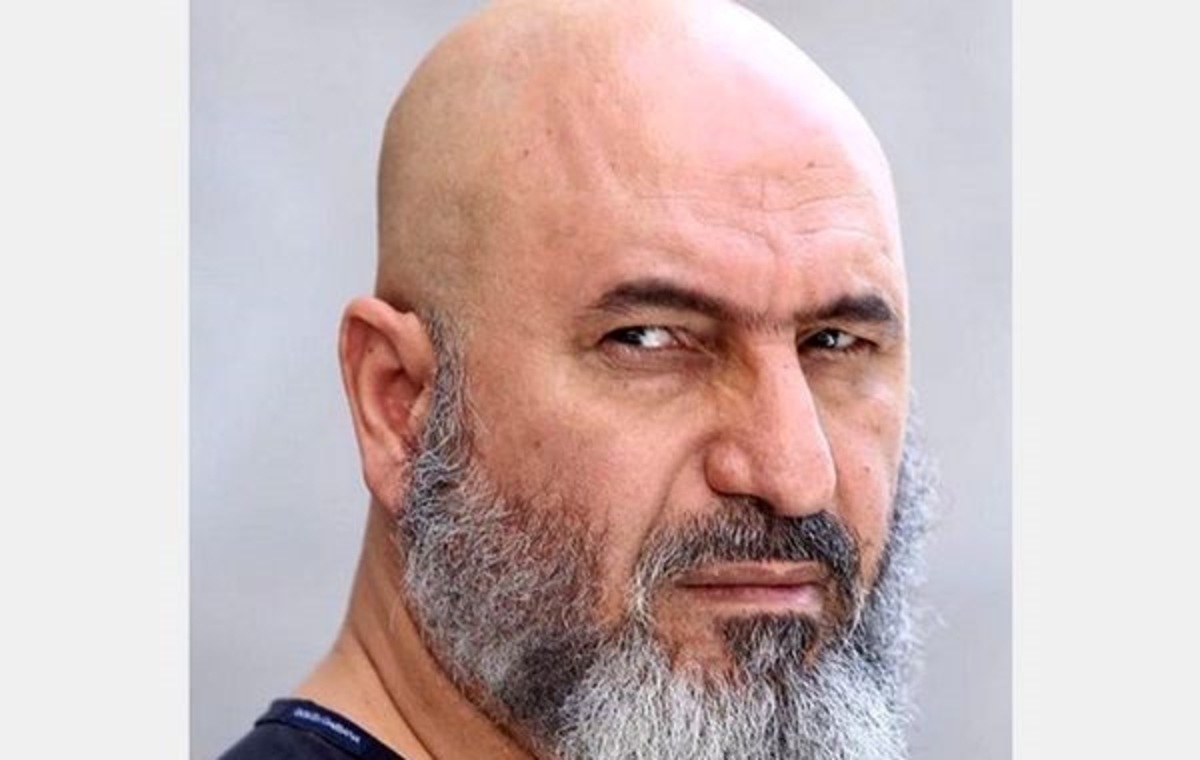 استاد فرخ نژاد سالهاست از پول سینمای نفتی و رانتی ایران ماهانه ده هزار دلار برای فرزندش می فرستد