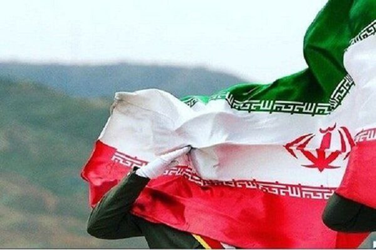 نصب ۱۰ پایه بلندمرتبه ابرپرچم در تهران