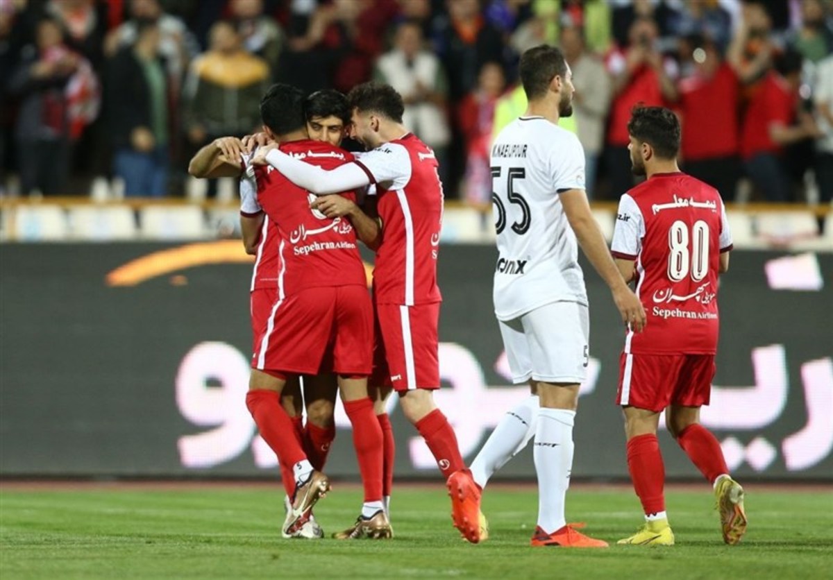 پرسپولیس بُرد و مدعی ماند