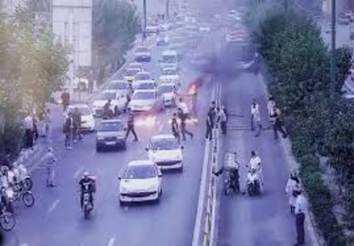 بی‌چاره جوانانی که این‌ها، نخبگان و اساتیدشان هستند