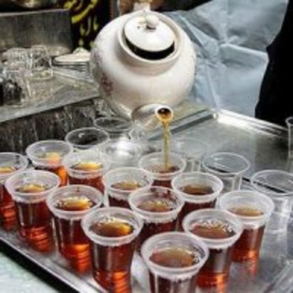 چای نذری را در لیوان های یکبار مصرف شفاف نخورید