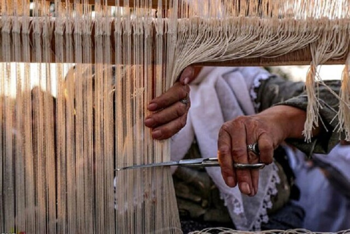 هر متر فرش دستباف: ۹۰۰ دلار