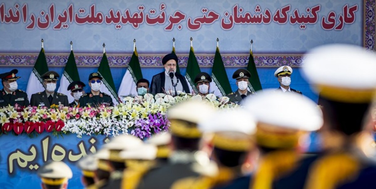مراسم رژه روز ارتش در تهران با حضور رئیس‌جمهور برگزار شد
