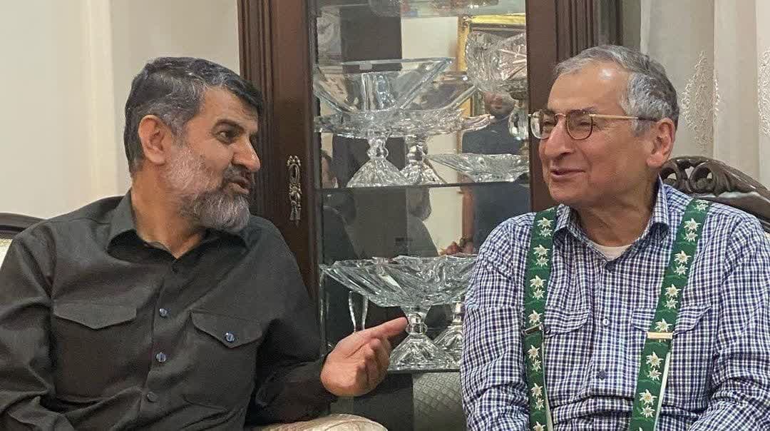 نظرات شاذ می‌دهم؛ من را هم ببینید