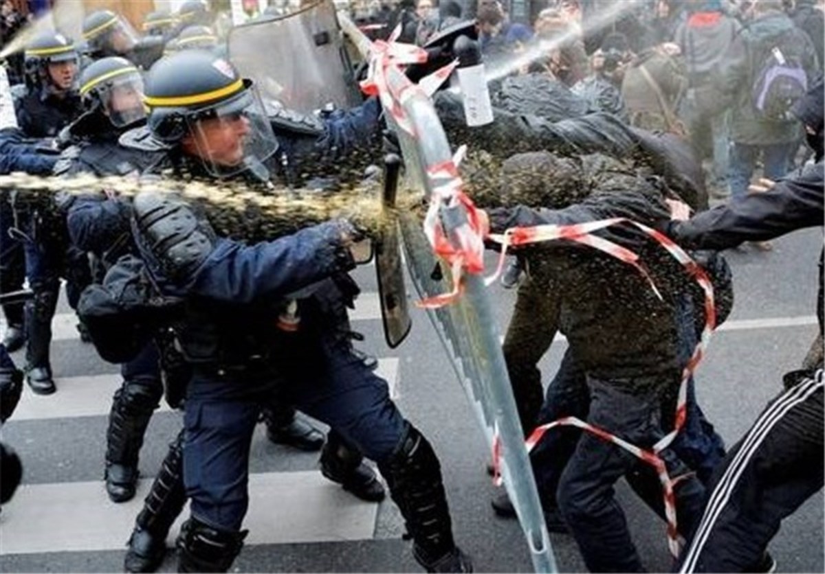 پلیس فرانسه در سکوت مجامع بین‌المللی مردم خود را سرکوب می‌کند