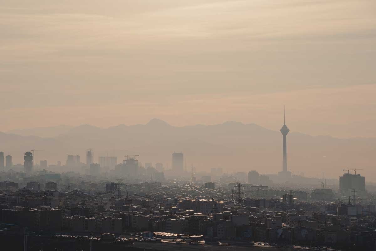 کیفیت هوای تهران در وضعیت نارنجی/ ۱۰ منطقه قرمز است