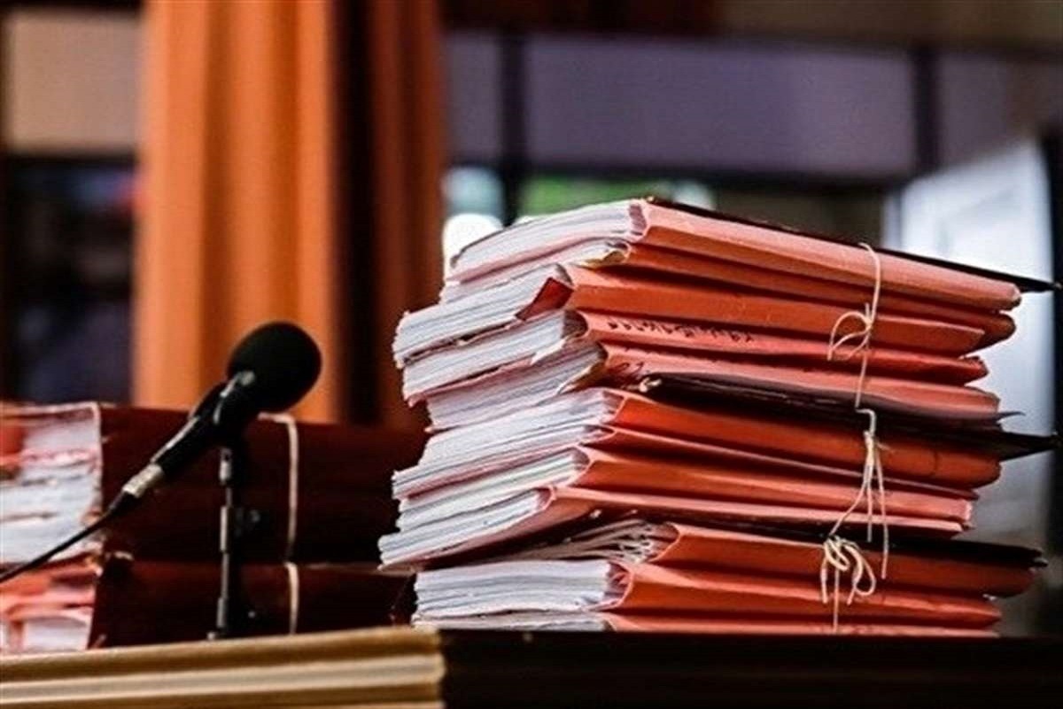 قاضی پرونده‌ای در گیلان، متهم را به خرید کتاب محکوم کرد