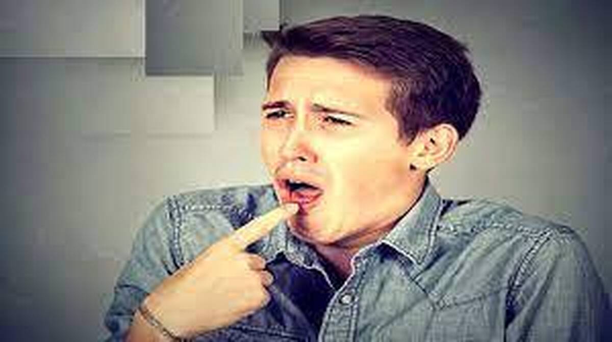 علت تلخی دهان در صبح و روش‌های درمان آن