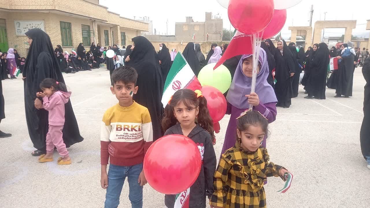 بخشدار آبدان در مراسم راهپیمایی یوم الله ۲۲ بهمن