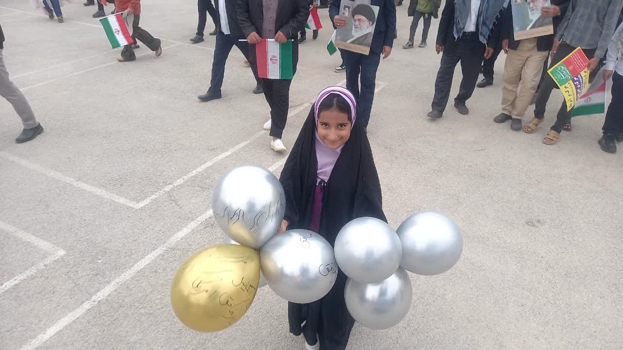 بخشدار آبدان در مراسم راهپیمایی یوم الله ۲۲ بهمن