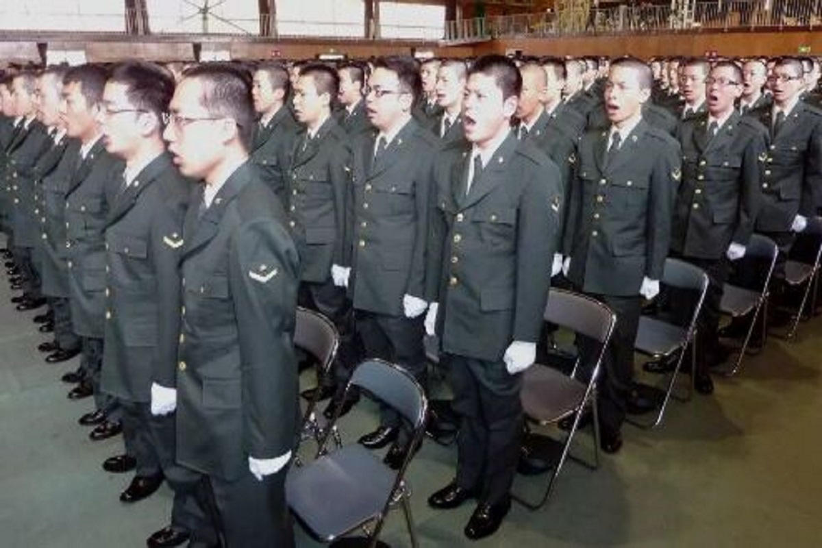 کاهش قوانین سخت گیرانه نظامی ژاپن