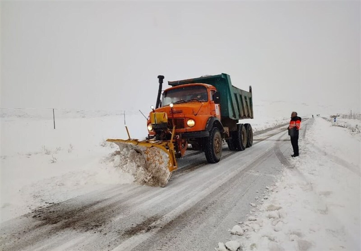 برف جاده ۵۰۰روستای لرستان را مسدود کرد/ برق ۸۳ روستا قطع شد
