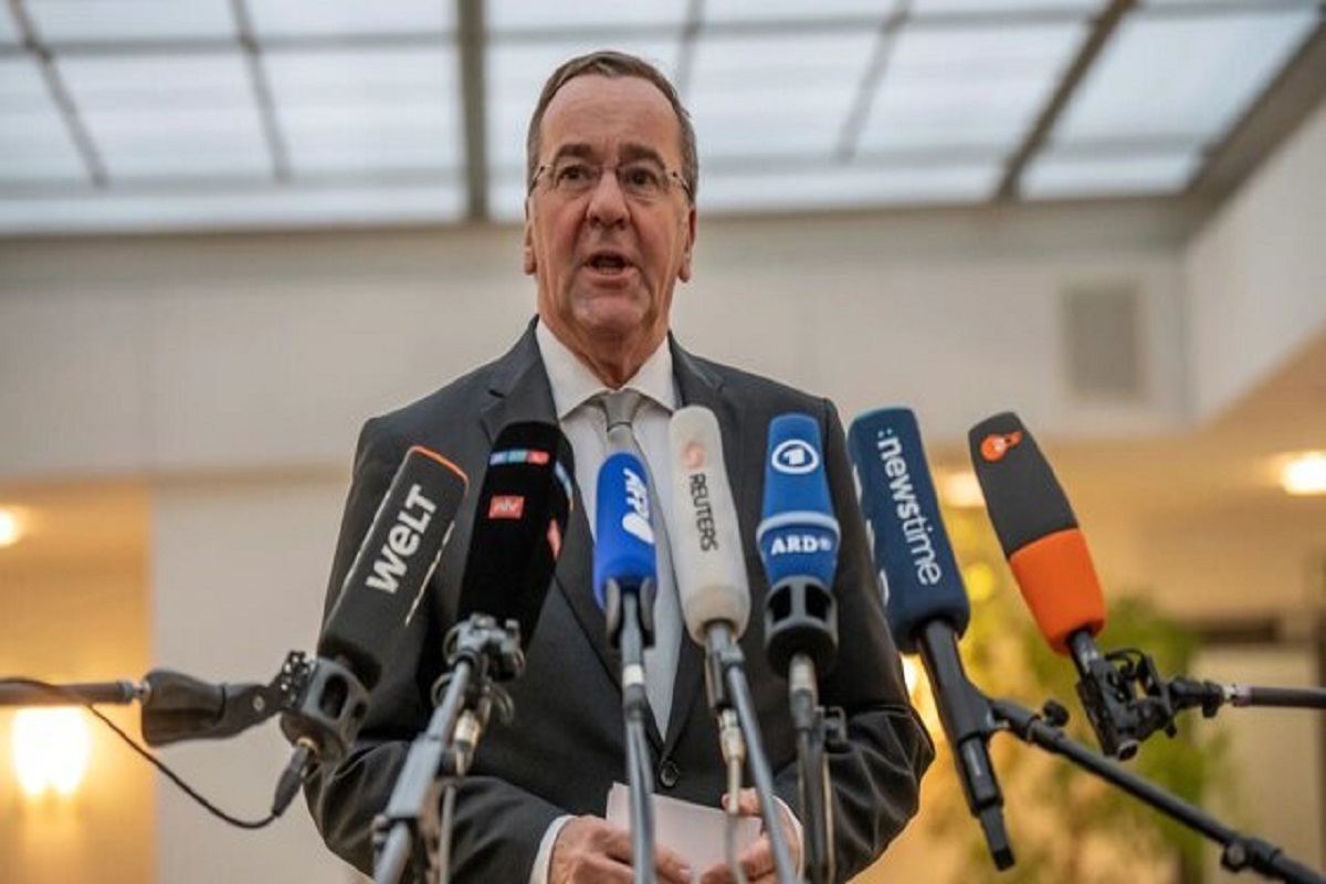 وزیر دفاع آلمان: اروپا باید به مسائلی ضروری‌تر از اعزام سرباز به اوکراین فکر کند