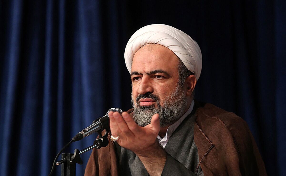 رسایی و شنای خلاف منویات مقام معظم رهبری 