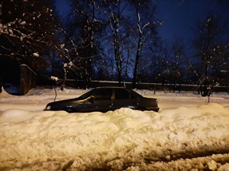 گیر کردن صدها خودرو در برف رشت+ تصاویر