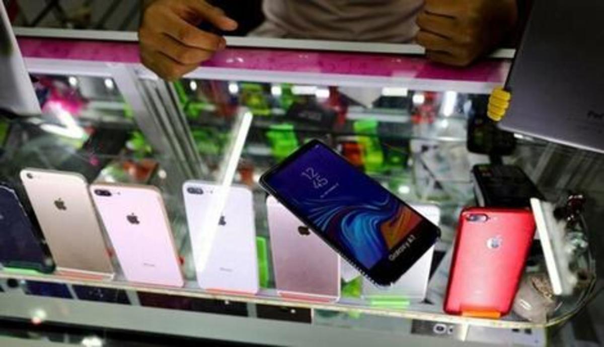 واردات آیفون دست دوم ۱۲۰ میلیونی!