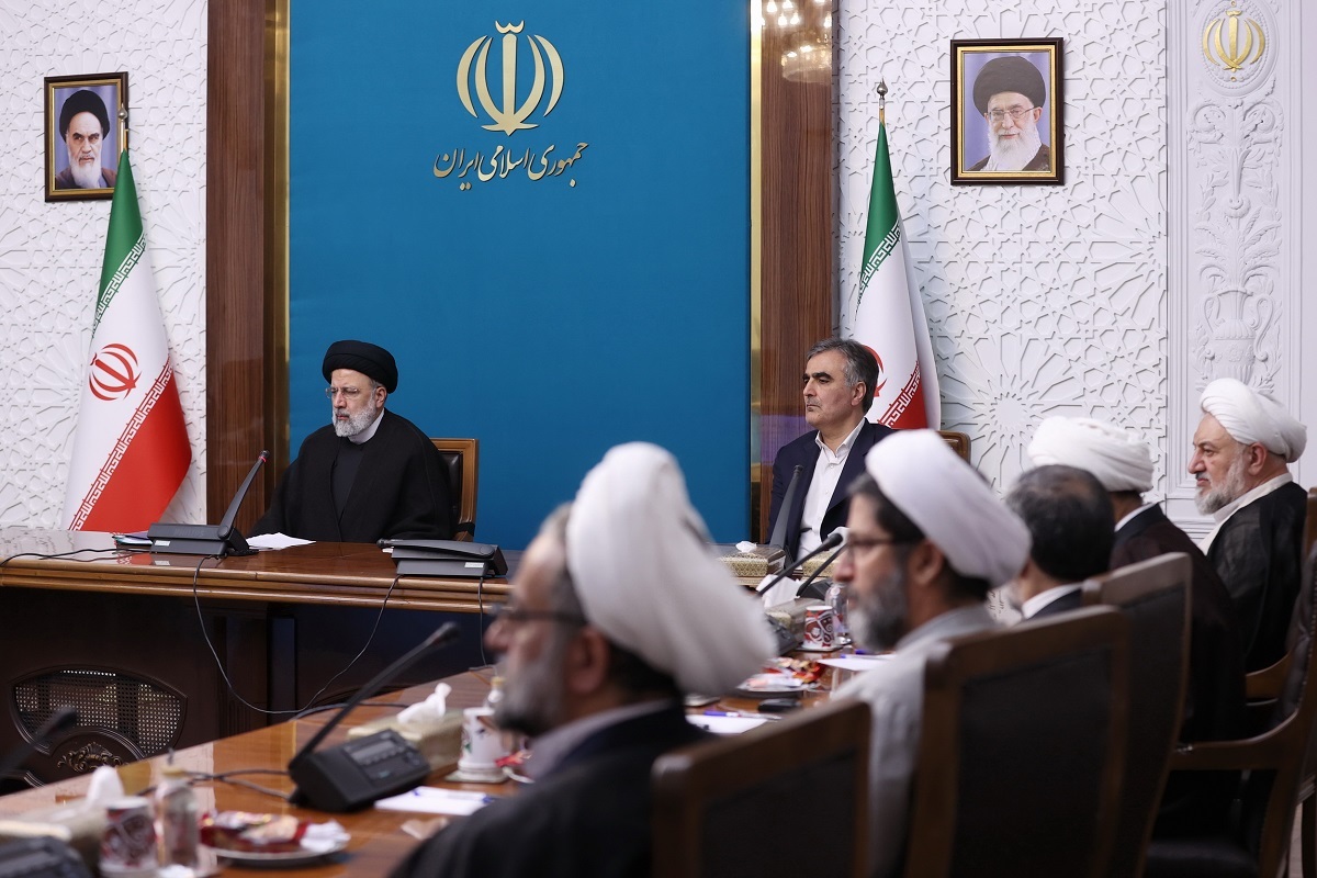 تاکید رئیس جمهور بر لزوم انطباق تمامی فعالیت‌های نظام بانکی بر موازین شرعی/ ضرورت تقویت اقتدار و نظارت جدی بانک مرکزی در حوزه بانکداری