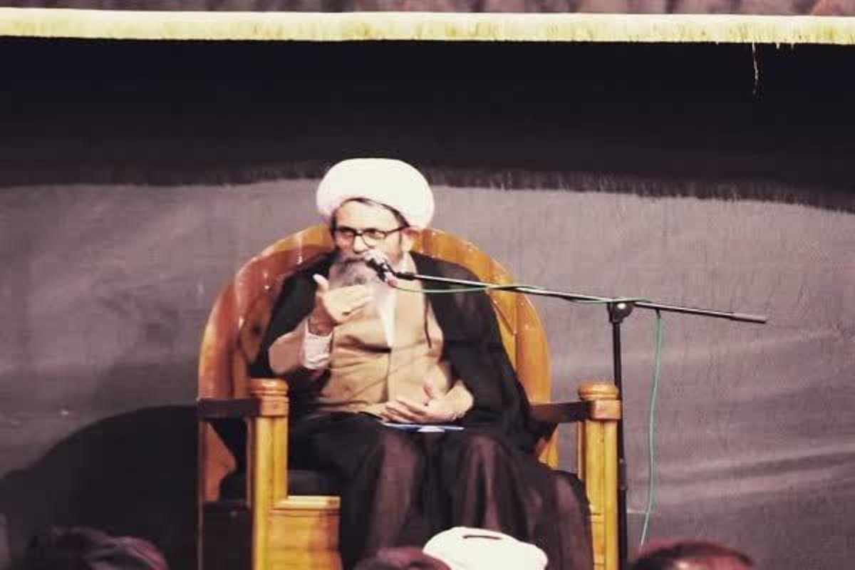 دشمنان بدانند حوزه علمیه تعطیل شدنی نیست