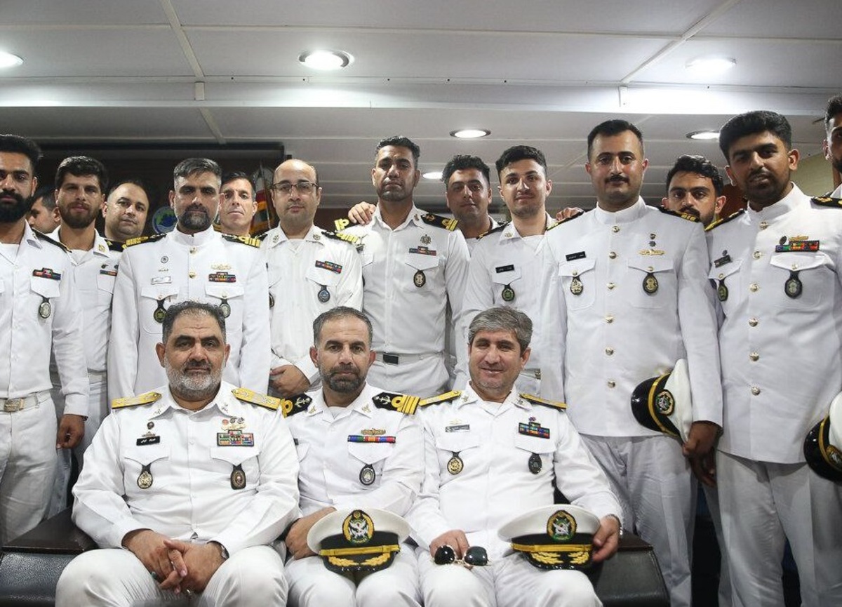 استقبال فرمانده نیروی دریایی از دریانوردان ایرانی