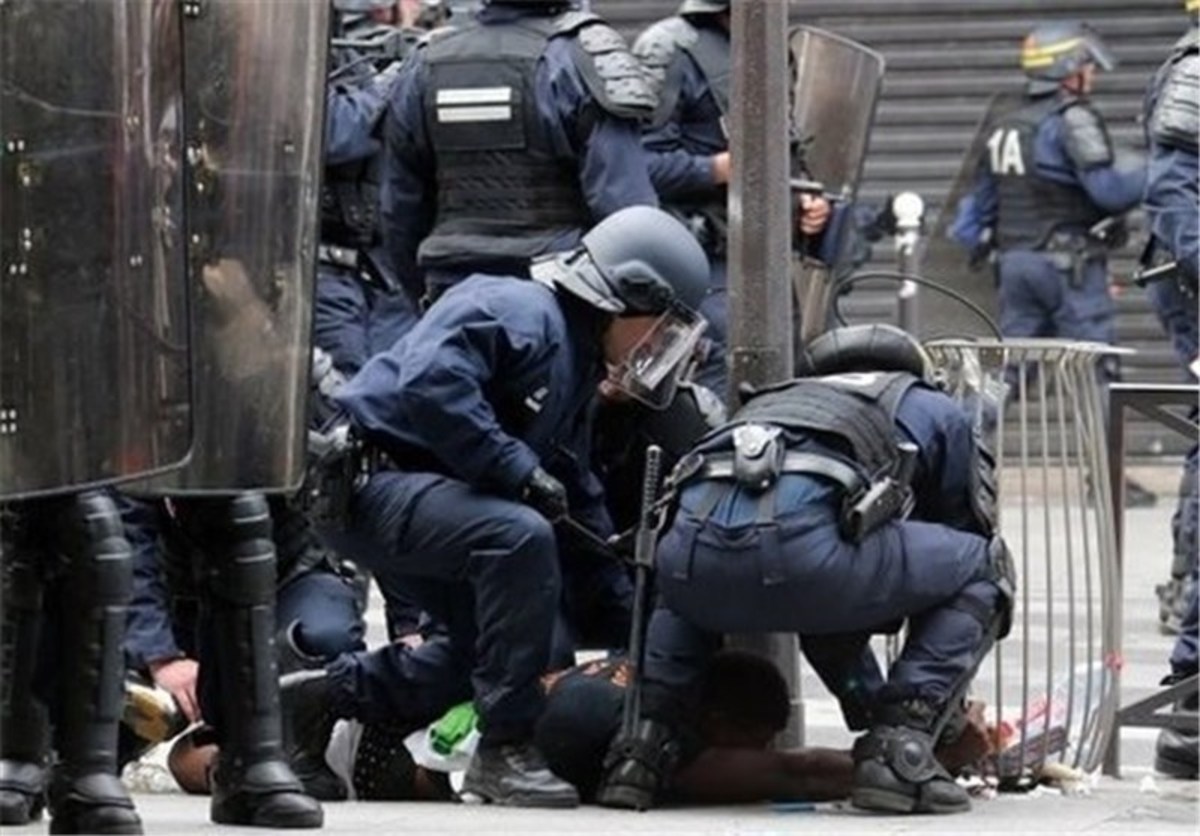 پلیس فرانسه مسلح‌ترین پلیس اروپا در مقابل معترضان