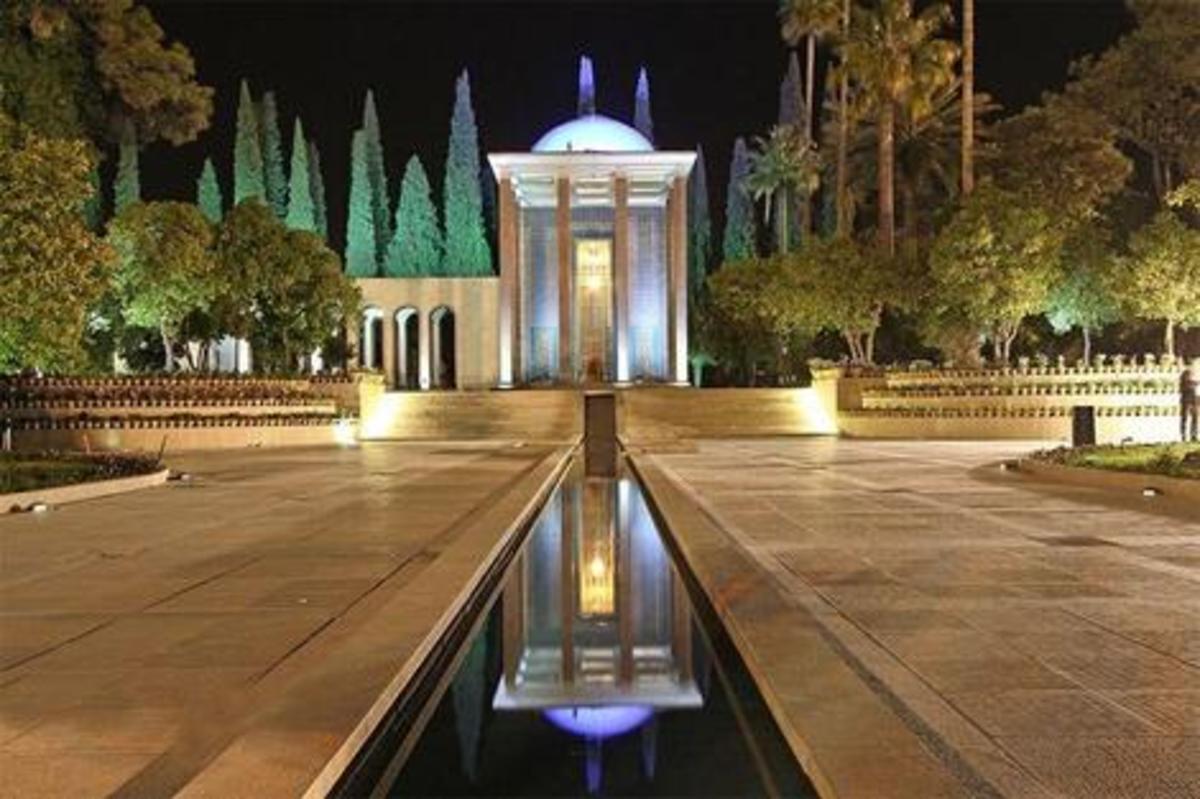 شورای شهر شیراز: ۴۰ سال است آرامگاه سعدی مرمت نشده