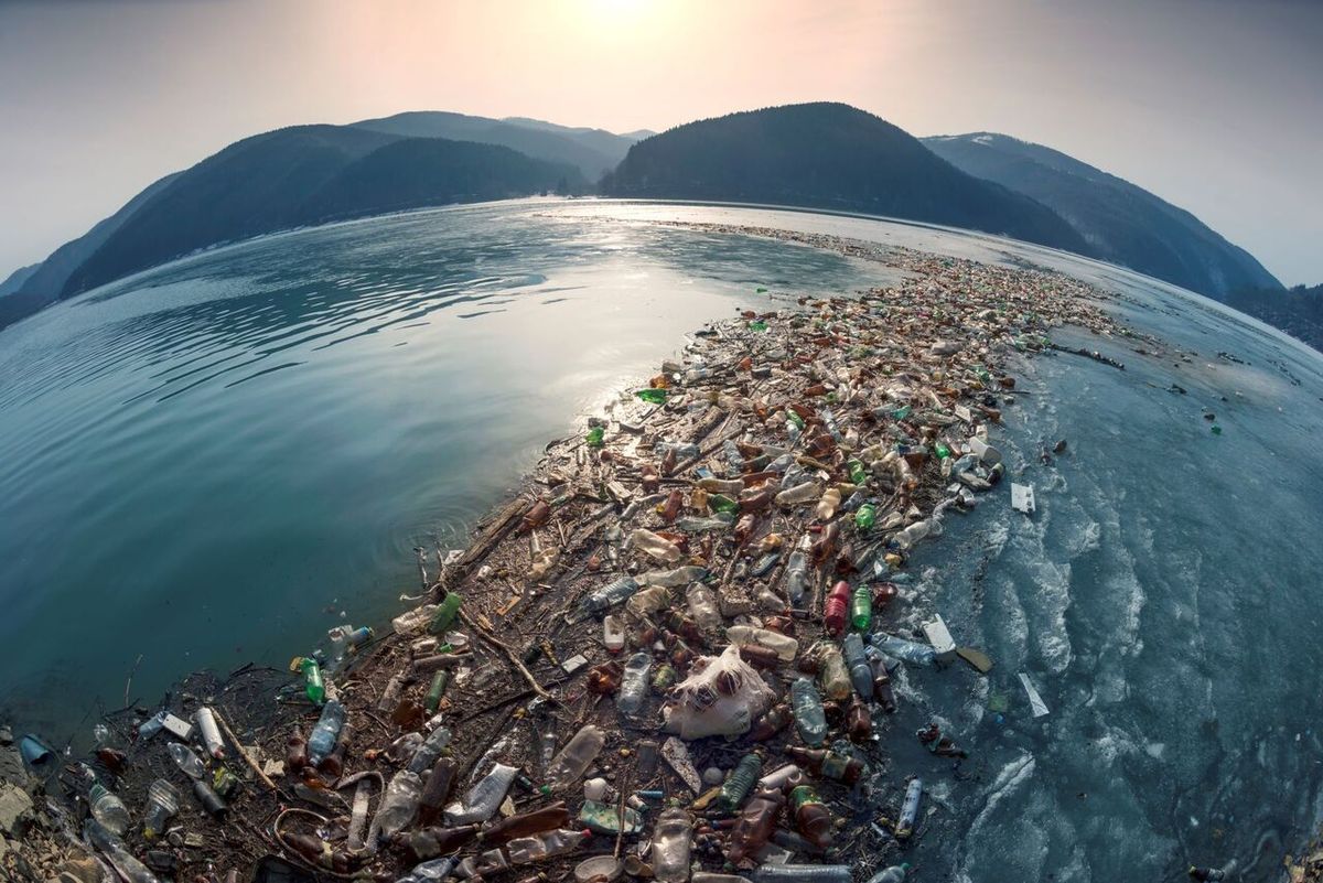 چرا آلودگی پلاستیکی از خطرناکترین آلاینده‌های جهان است؟