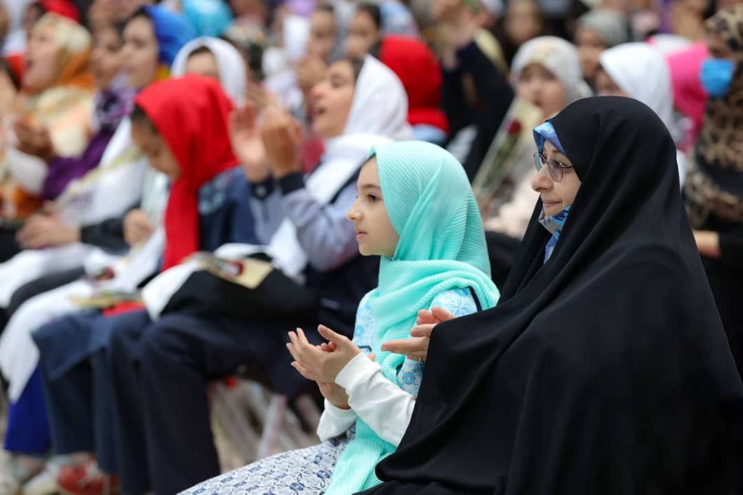 دختران با ارتقای توانمندی‌هایشان در پیشرفت ایران اسلامی نقش‌آفرینی کنند