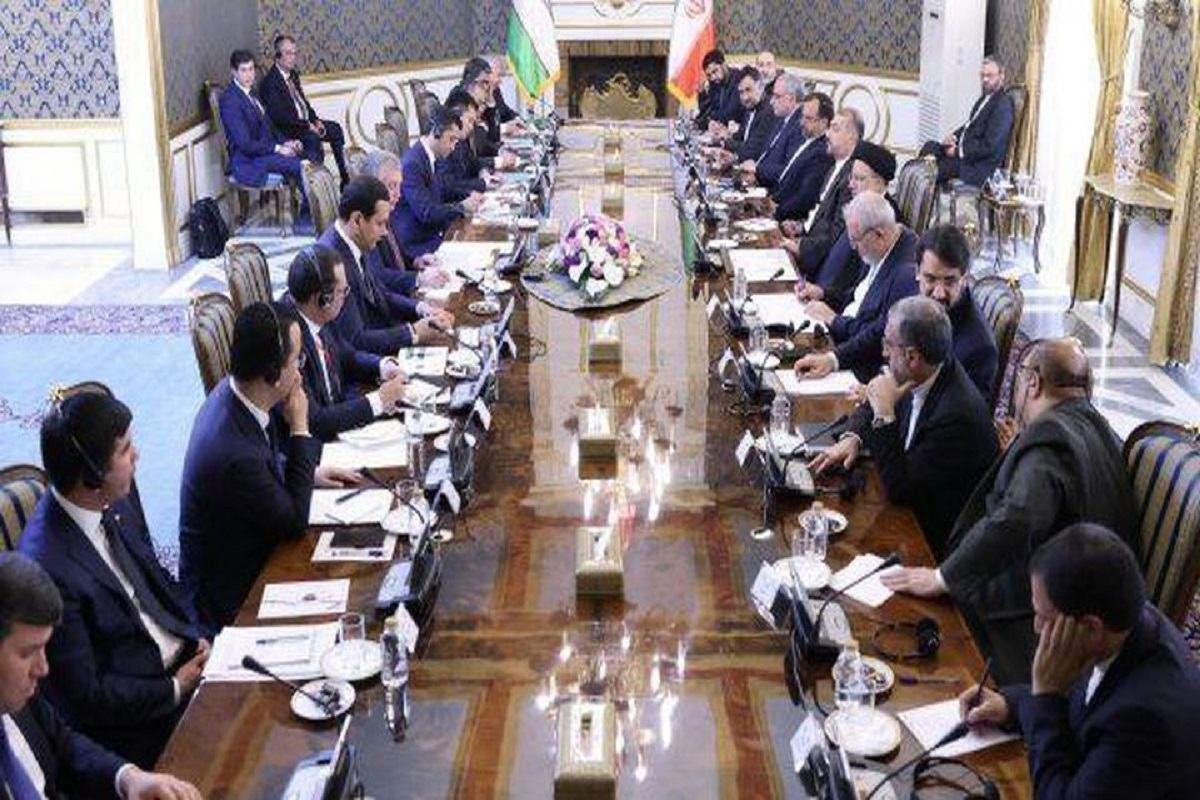 رئیسی: ایران مانعی برای گسترش روابط با همسایگان نمی‌بیند