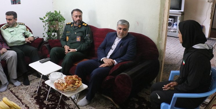 تقدیر مسؤولان از اقدام ارزشمند دختر قهرمان مازندرانی + عکس