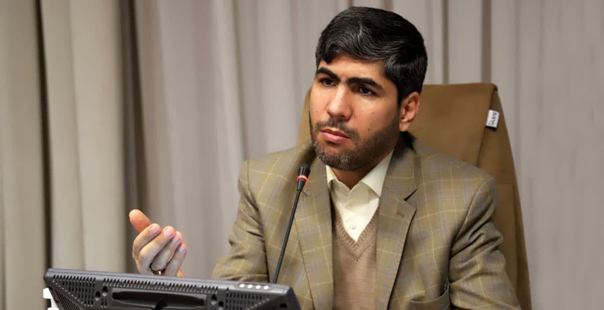 دشمنان را رها کنید و روزنامه ایران را بچسبید
