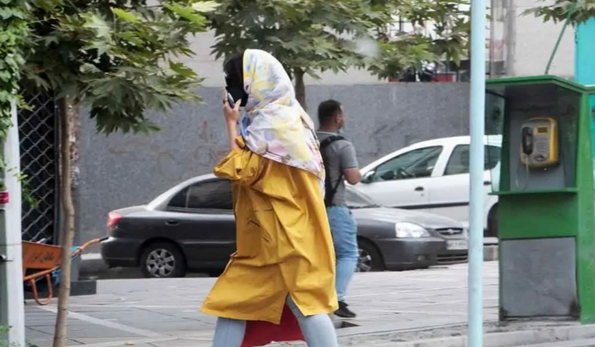 بازار خرید باتوم و شوکر داغ شد/ زنان بیشترین خریدار وسایل دفاع شخصی