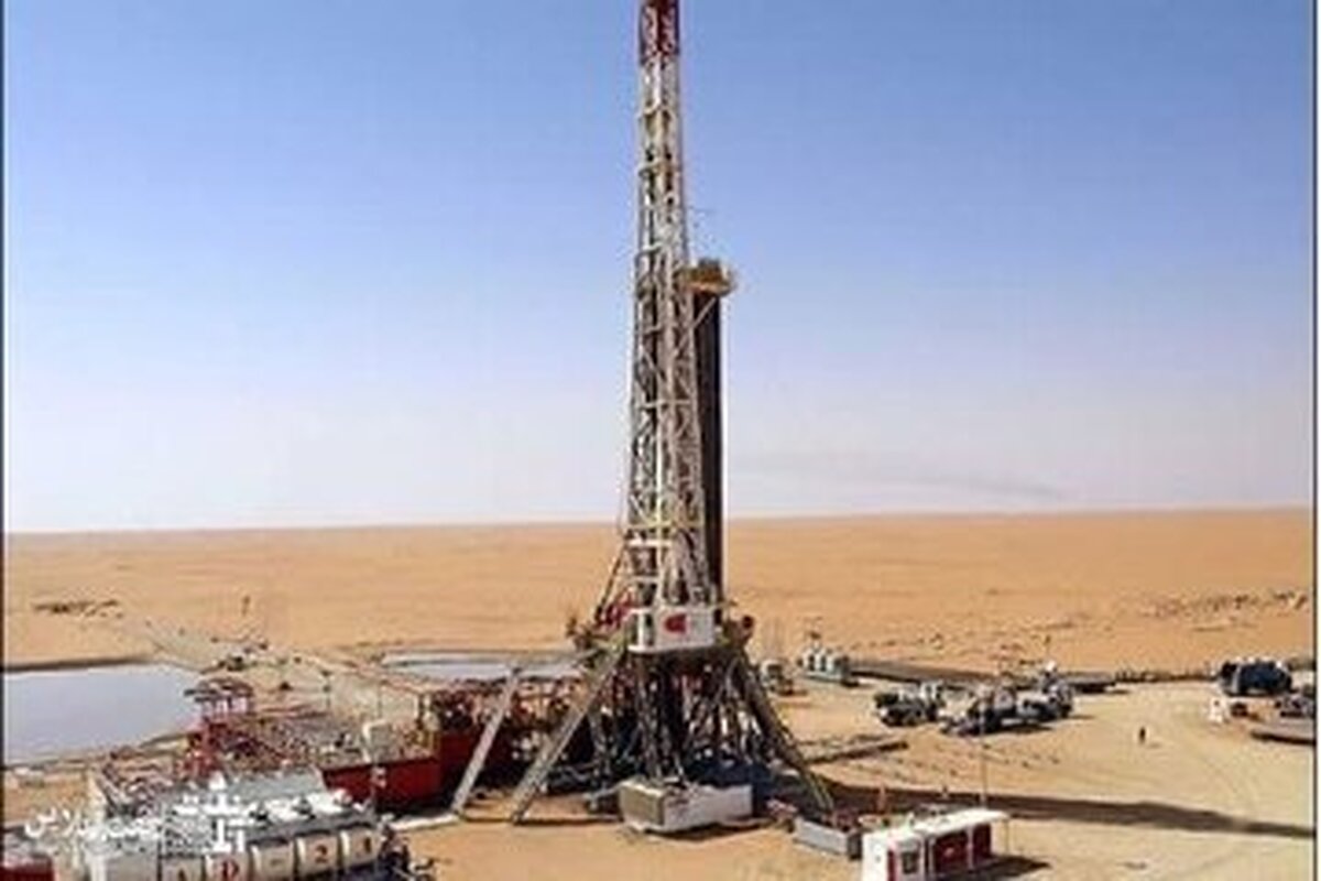دکل نفتی در یکی از انبارهای شرکت نفت است