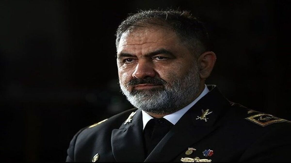 دریادار ایرانی: در حال ساخت ناو پهپادبر هستیم