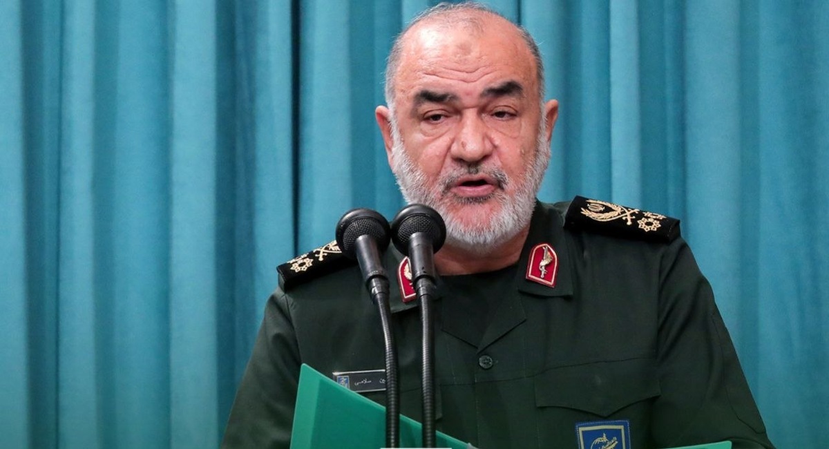 فرمانده سپاه خطاب به دشمنان : منتظر طوفان باشید