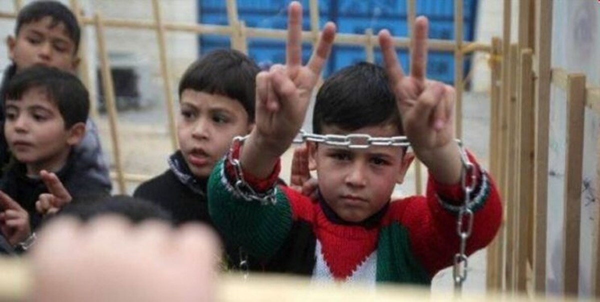 کودکان فلسطینی سراغ والدین خود را می‌گیرند