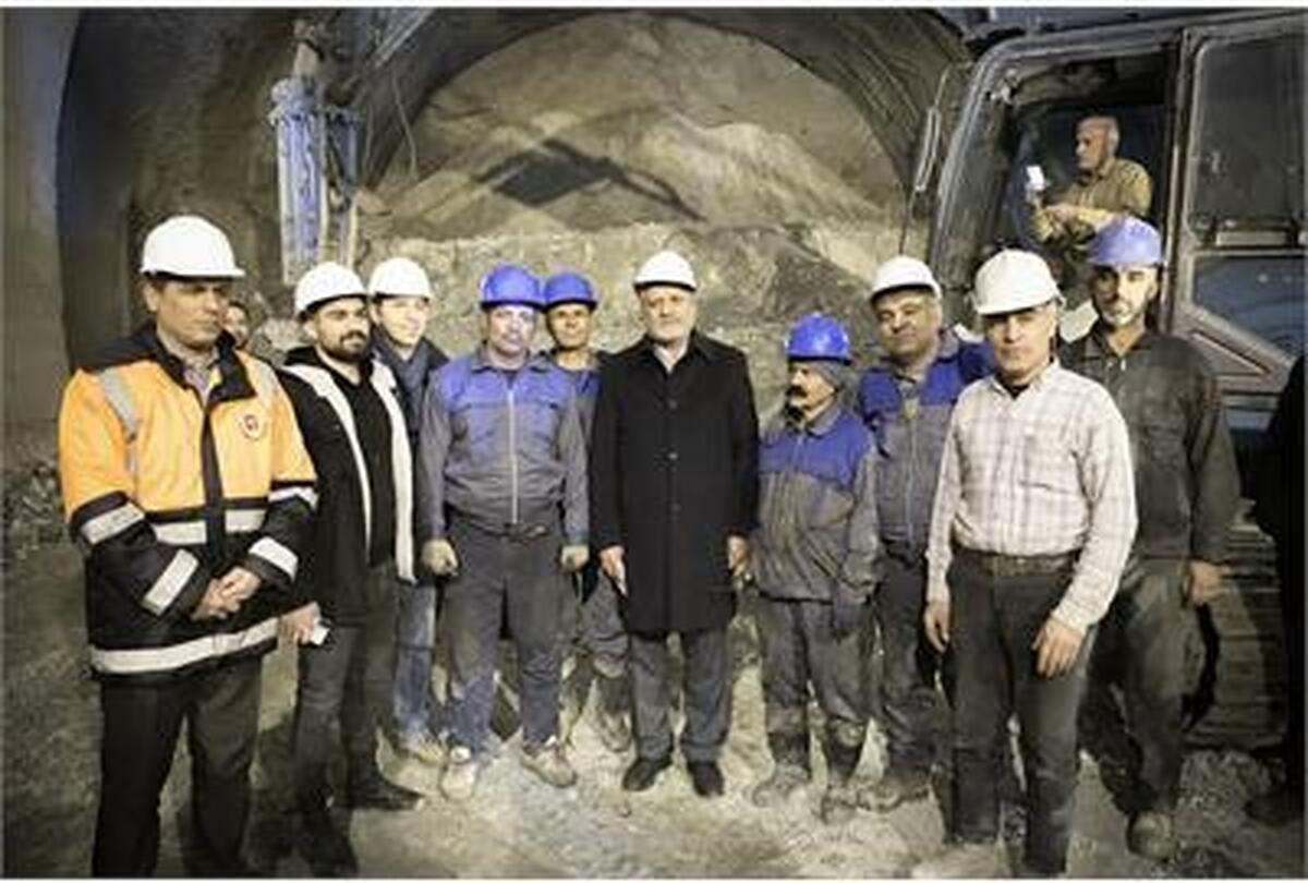 بازدید وزیرکاراز تونل درحال ساخت جاده جدید طالقان به هشتگرد
