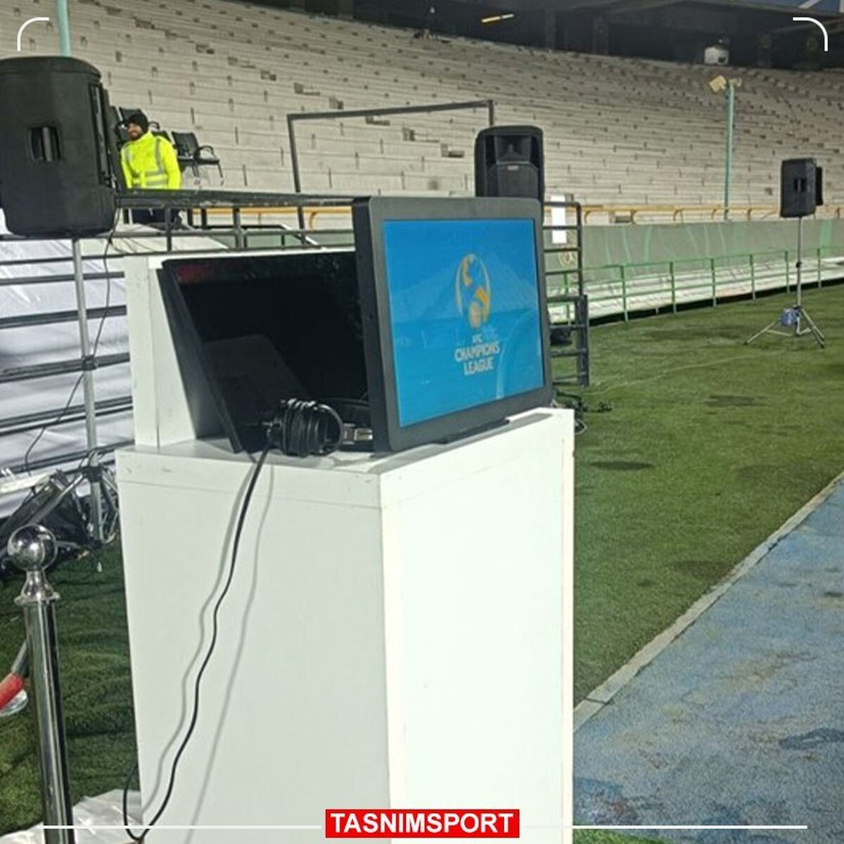۲ داور عراقی در اتاق VAR