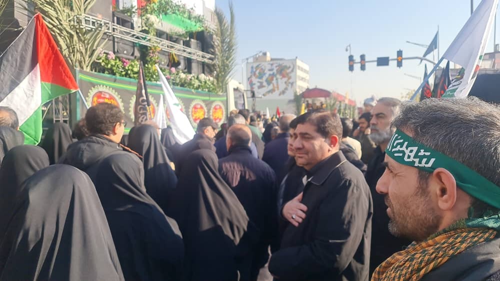 حضور دکتر مخبر معاون اول رئیس جمهوری در مراسم تشییع پیکرهای مطهر ۱۱۰ شهید گمنام دفاع مقدس در تهران