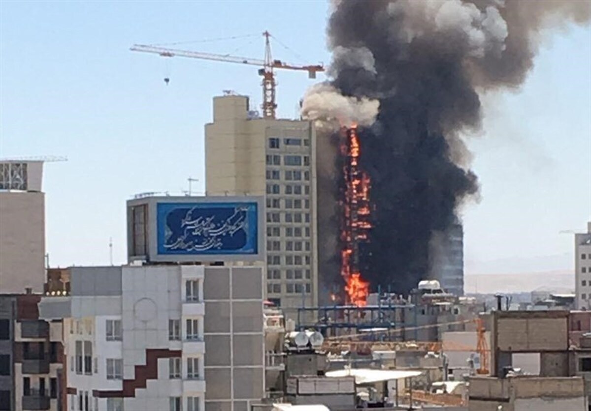 آتش‌سوزی در یک هتل آپارتمان در خیابان امام رضا (ع)