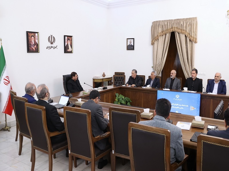 دکتر مخبر: هیچ گره اقتصادی وجود ندارد که توسط مردم و فعالین اقتصادی قابل حل نباشد/ جهش اقتصادی جز با حضور مردم در اقتصاد و اعتماد و فعالیت بخش خصوصی امکانپذیر نیست
