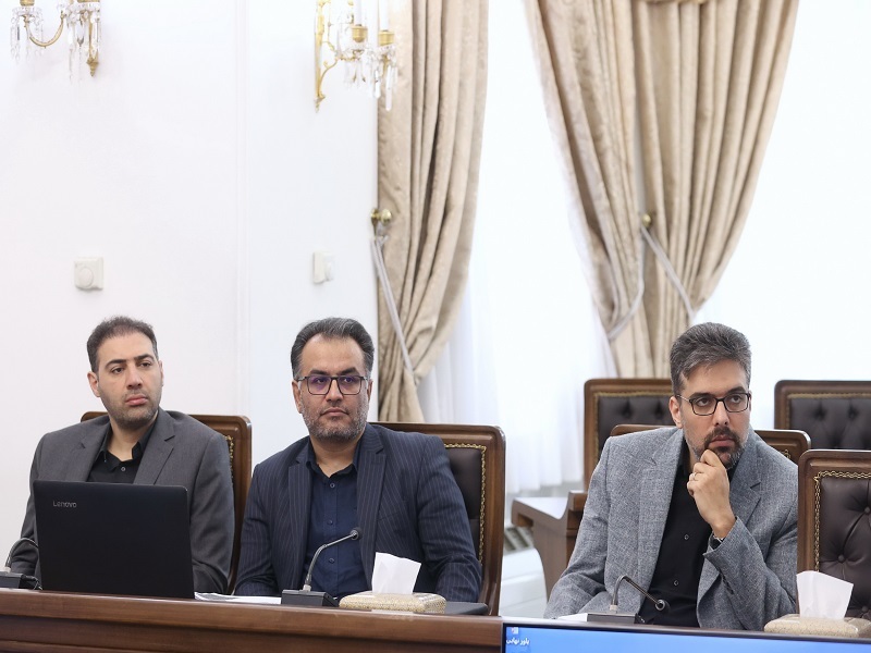 دکتر مخبر: هیچ گره اقتصادی وجود ندارد که توسط مردم و فعالین اقتصادی قابل حل نباشد/ جهش اقتصادی جز با حضور مردم در اقتصاد و اعتماد و فعالیت بخش خصوصی امکانپذیر نیست