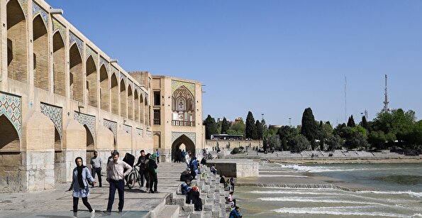 زندگی در اصفهان جاری است