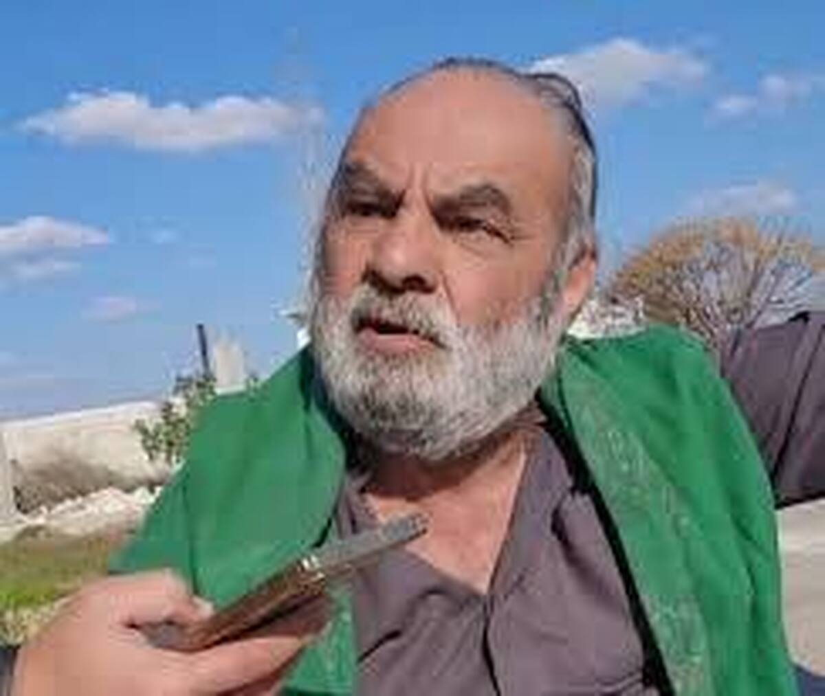 «پیرمرد ایرانی» که مقابل لفاظی اشغالگران سوری ایستاد، به کشور بازگشت