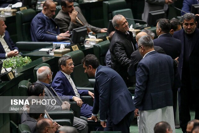 گزارشی از جلسه استیضاح وزیر اقتصاد دولت چهاردهم