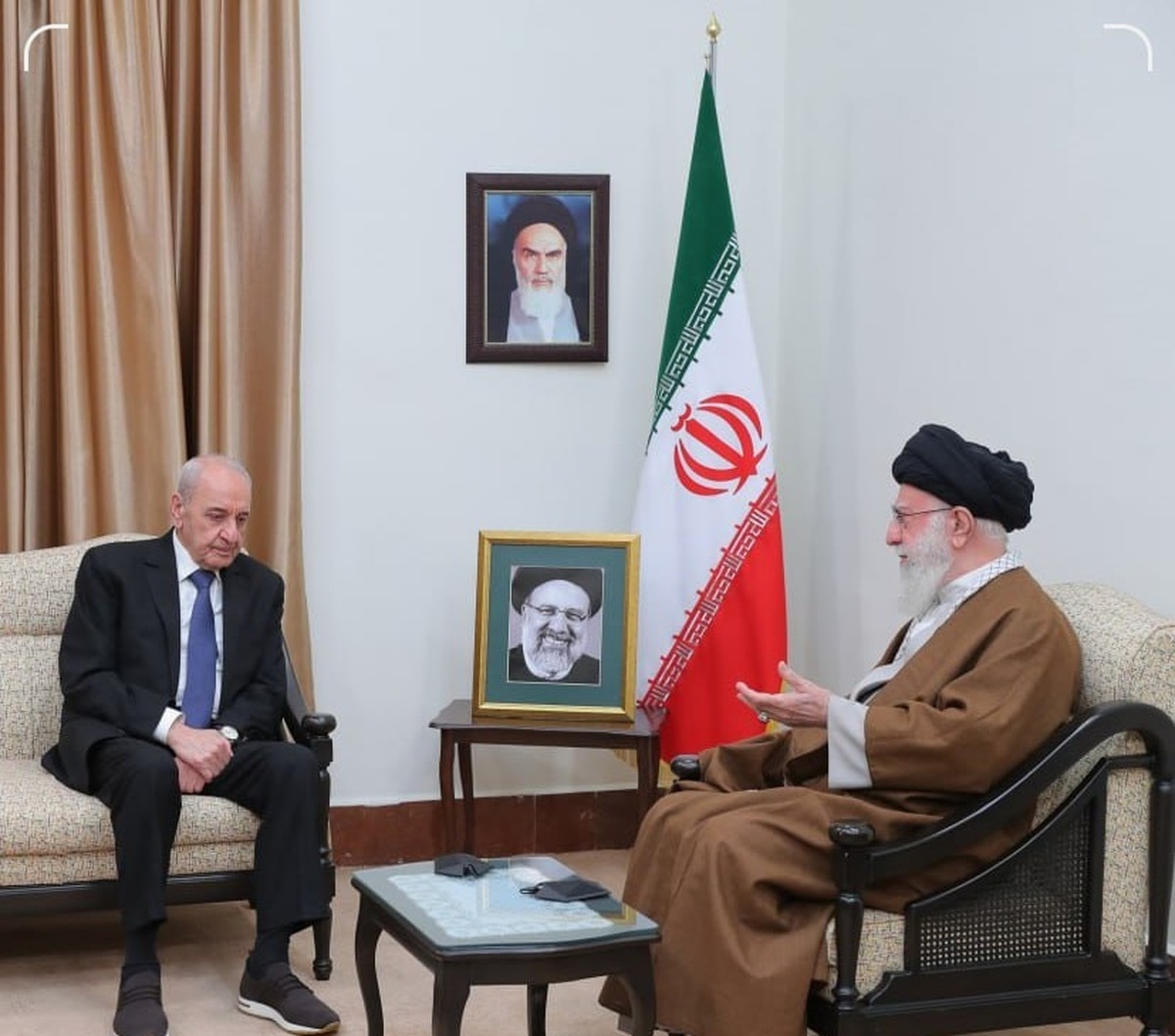 رهبر انقلاب: از دست دادن شهید رئیسی برای ما سخت است اما به لطف خداوند، ملت ایران از این حادثه تلخ به عنوان یک فرصت استفاده خواهد کرد
