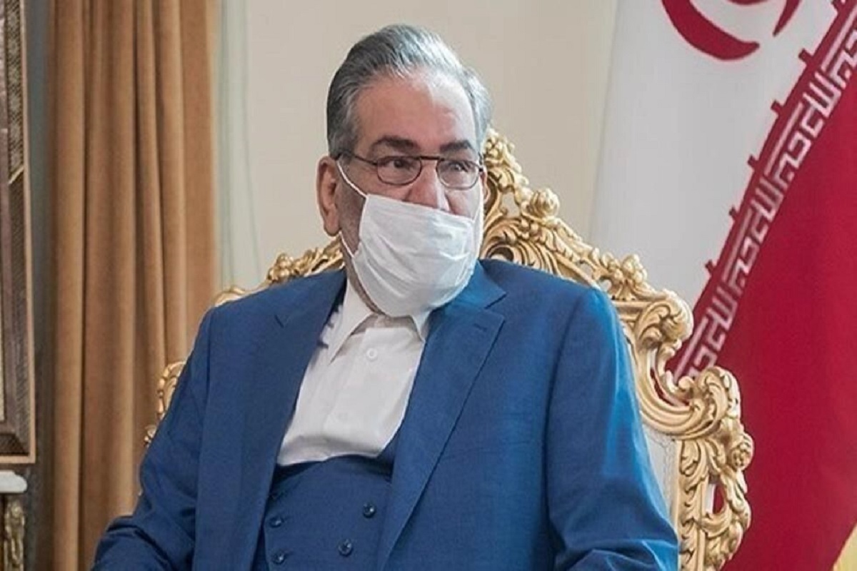 افشاگری واعظی علیه شمخانی: خطش این بود که برجام امضا نشود / سیاست‌هایی را دنبال می‌کرد که حتی در جلسه شورا هم مطرح نمی‌شد / در همین راستا، یک رسانه هم راه انداخته بودند