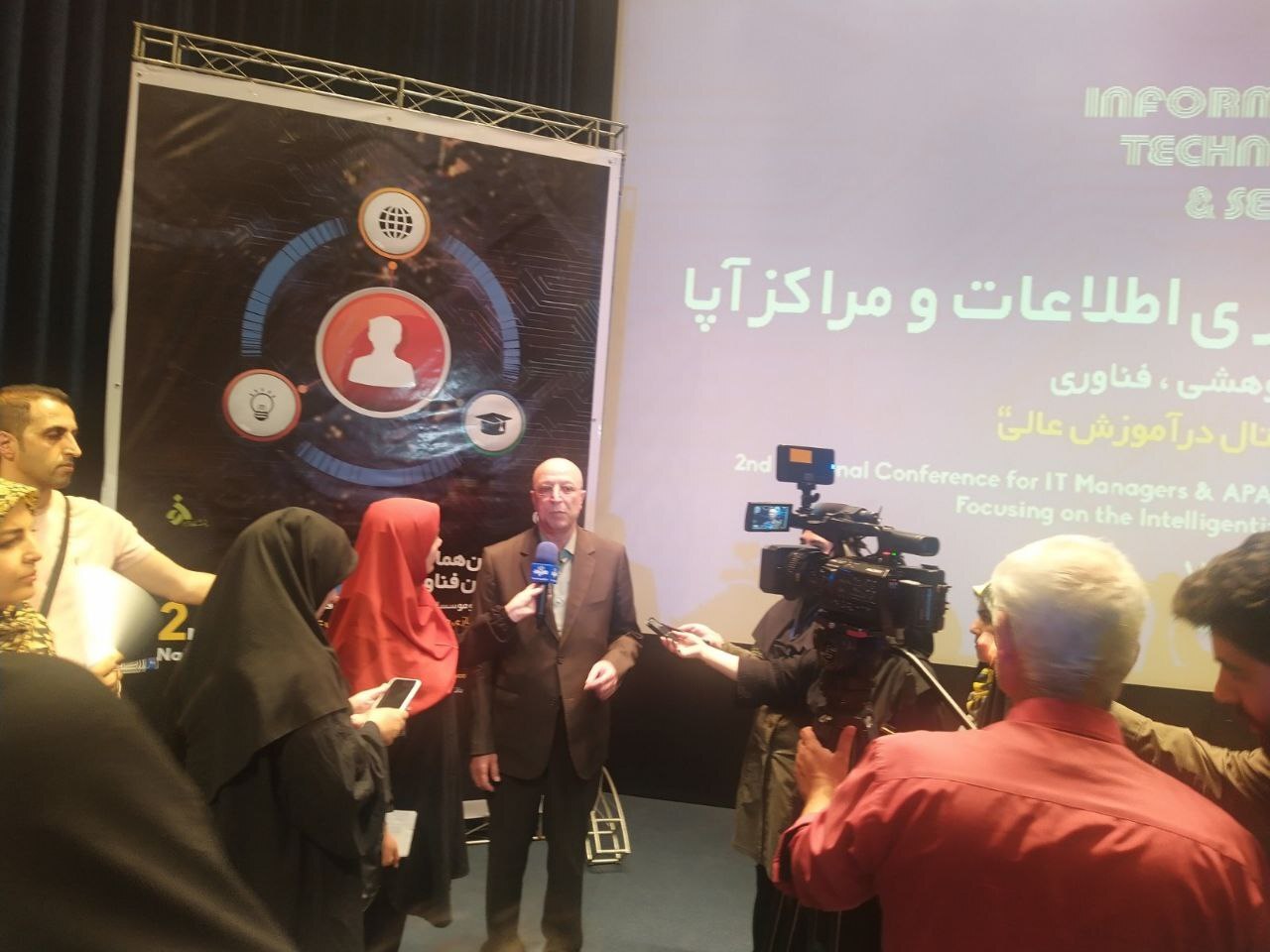 وزیر علوم خبر داد: رتبه دوم منطقه‌ای ایران در هوش مصنوعی و رباتیک