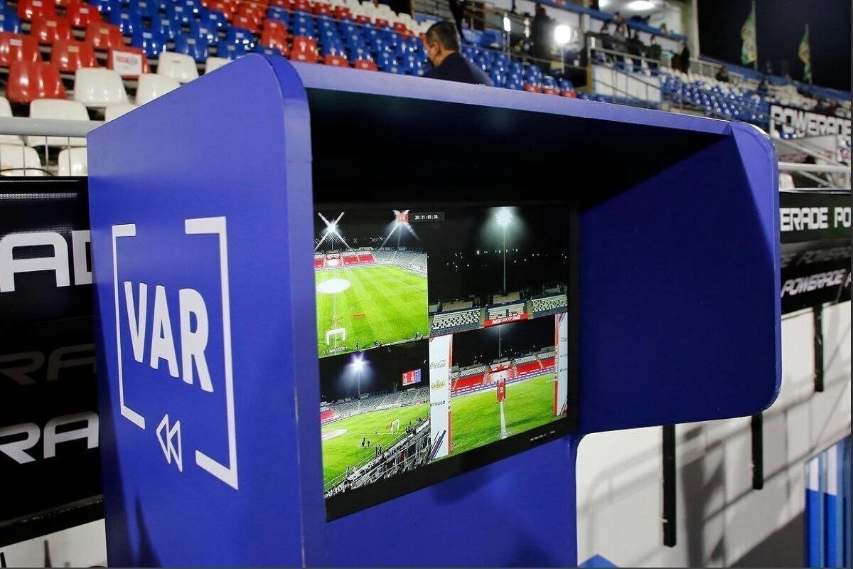 نایب‌رئیس فدراسیون فوتبال: تا ۱۵ شهریور VAR نیاوریم باید در کشور دیگری میزبان انتخاب جام جهانی باشیم